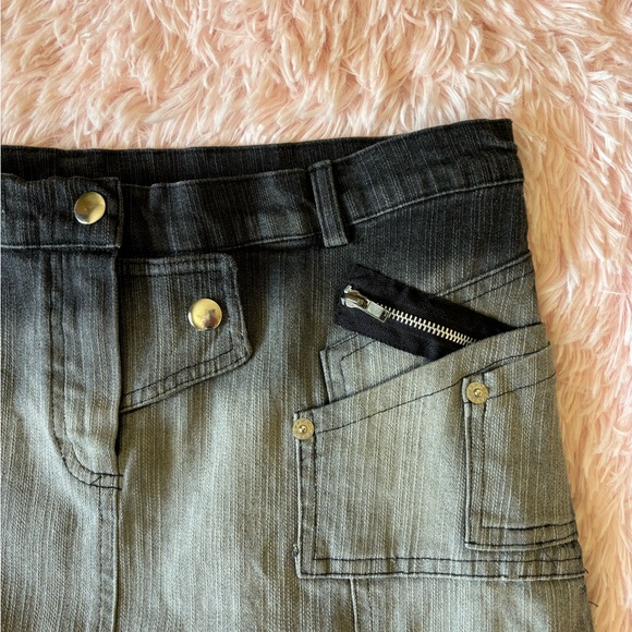 Bebé ✨RARE✨ gray denim skirt w/ silver hardware - Picture 4 of 6